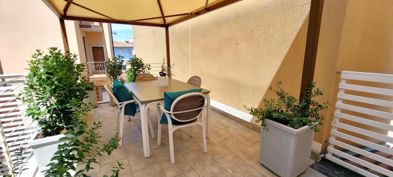 La Piccola Goccia Desenzano-Goccia Di Lago เดเซนซาโนเดลการ์ดา ภายนอก รูปภาพ
