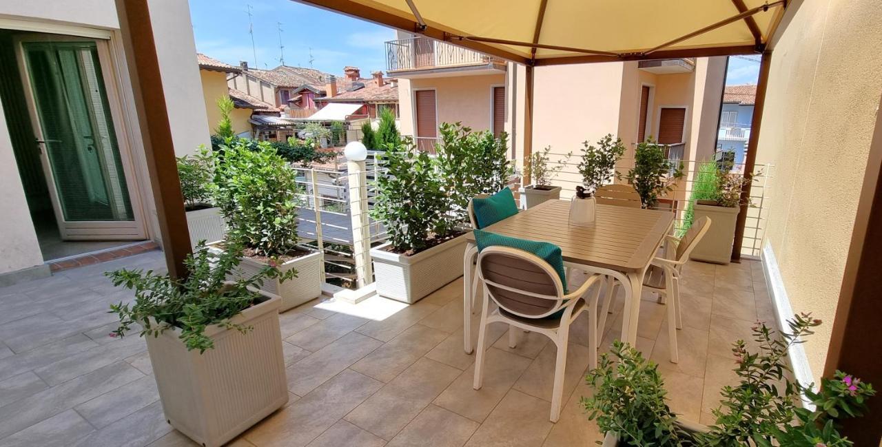 La Piccola Goccia Desenzano-Goccia Di Lago เดเซนซาโนเดลการ์ดา ภายนอก รูปภาพ